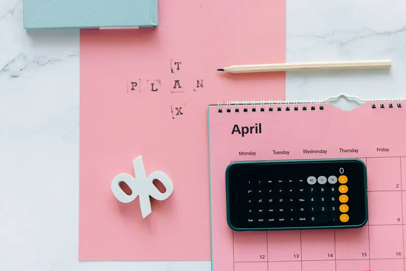 Desk calendar, calculator and notes for tracking invoice due dates